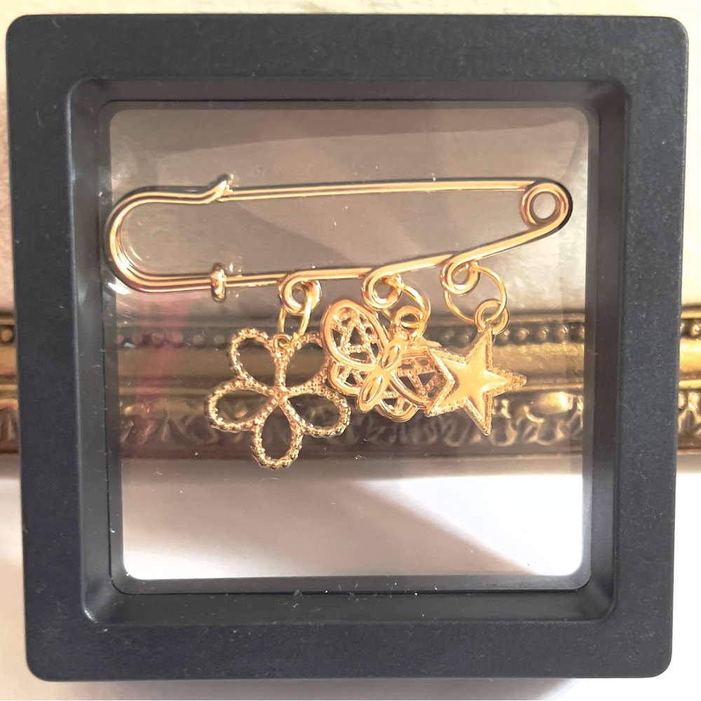 Gold Tone Butterfly & Star Charm Safety Pin Brooch - Picture 4 of 4